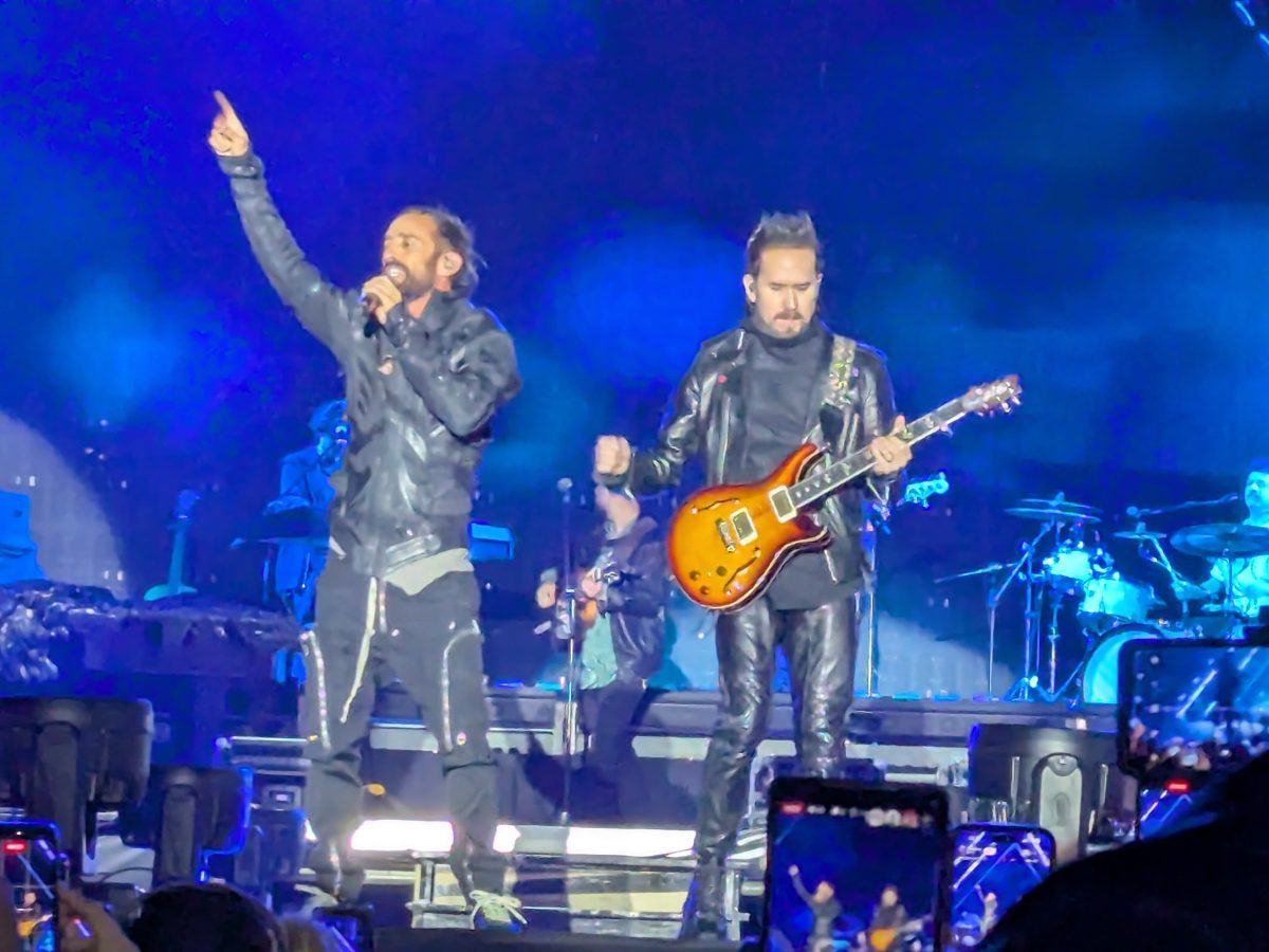 Enamora Camila a su público de la Feria de las Fresas 2026, pese a ausencia de Samo