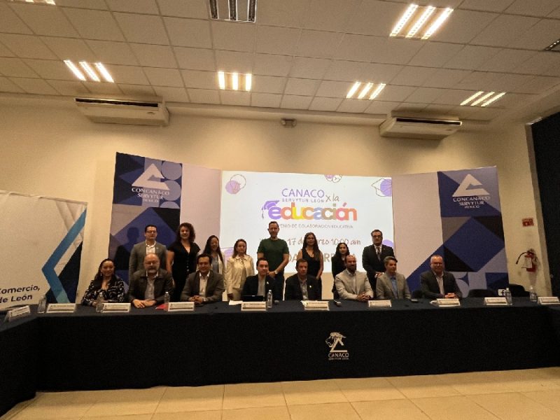 Canaco León firma convenio con 12 universidades; 900 empresas abrirán sus puertas a practicantes