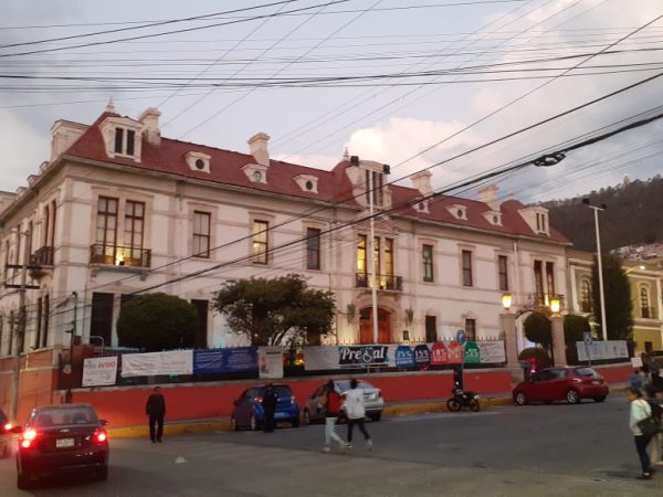 Líderes de mercados acuden a la alcaldía de Pachuca. ¿Qué piden?