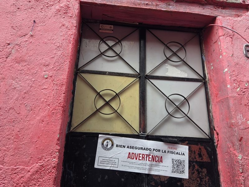 Cateos en Guanajuato capital por venta de drogas dejan dos detenidos en el callejón de Carrica