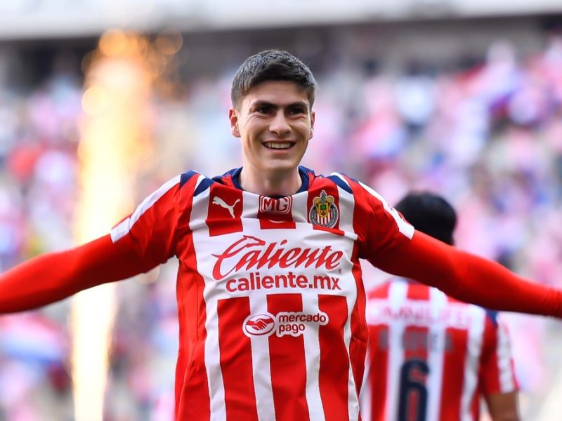 Chivas golea a Santos con doblete de Armando ‘La Hormiga’ González 