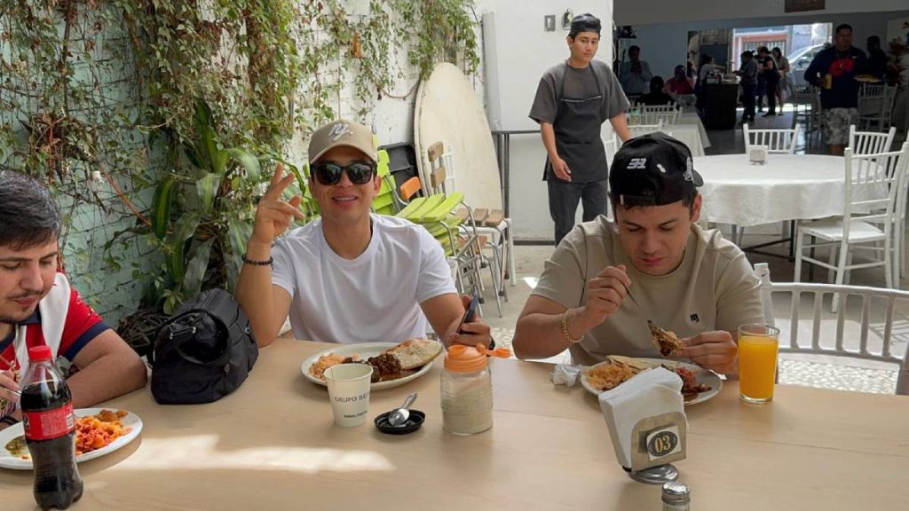 La Arrolladora Banda El Limón