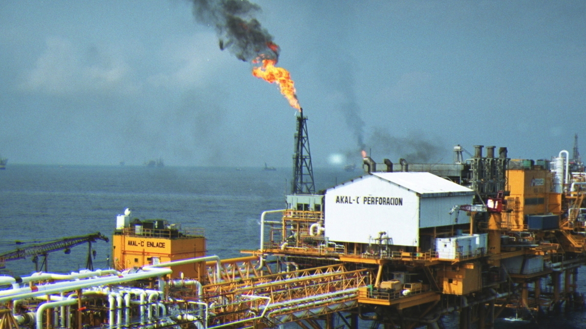 Precios del dólar y crudo por guerra en Medio Oriente