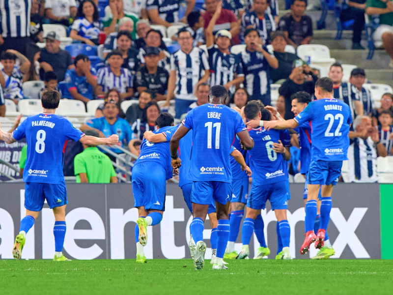 Cruz Azul da la voltereta y pega primero ante Rayados en la Concacaf