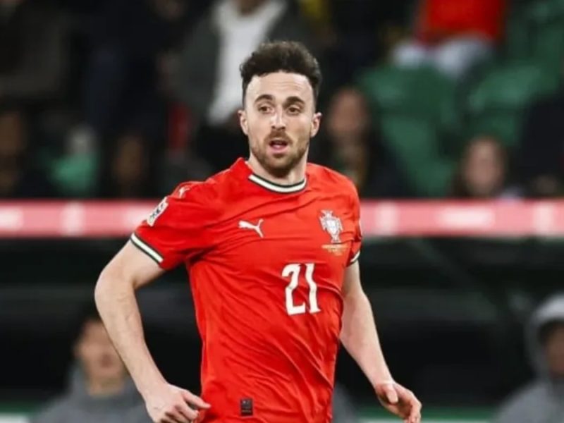 Édgar Valero señala que “pensaba entrevistar a (Diogo) Jota, pero se murió”, acepta “error grave” en columna y Andrés Vaca lo critica