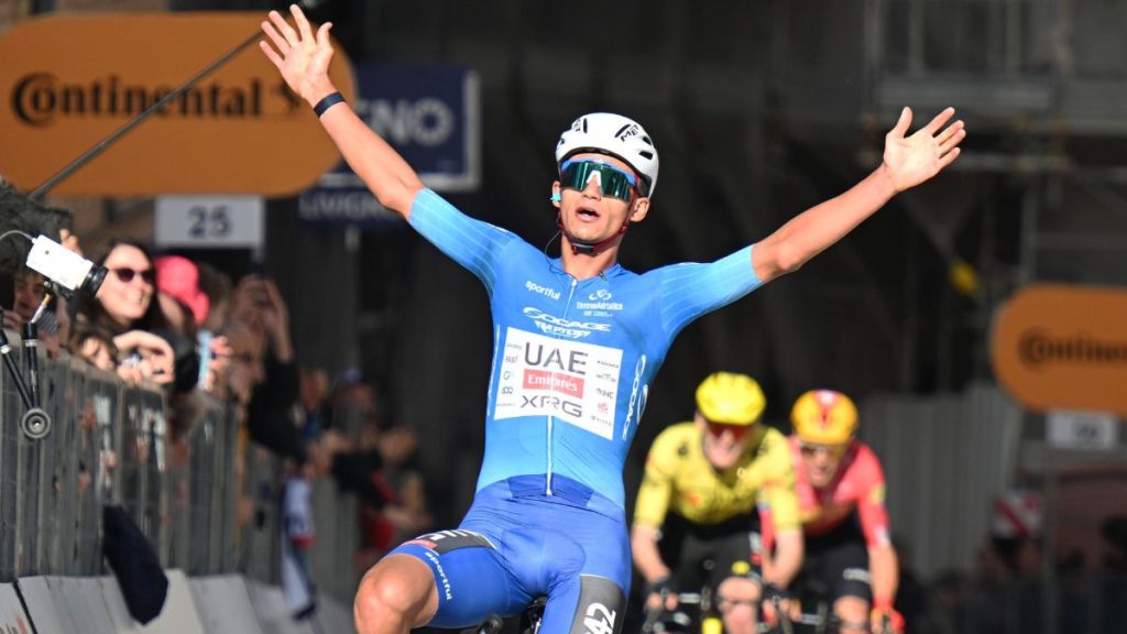 Isaac del Toro en la Tirreno-Adriático 2026. Foto: Mexsport.