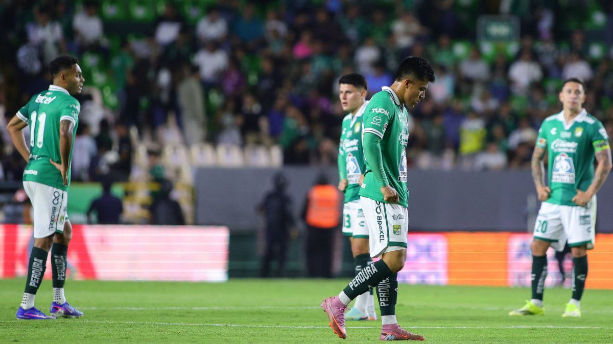 El plantel del Club León luego de caer 3-0 ante Xolos de Tijuana. Foto: Mexsport.