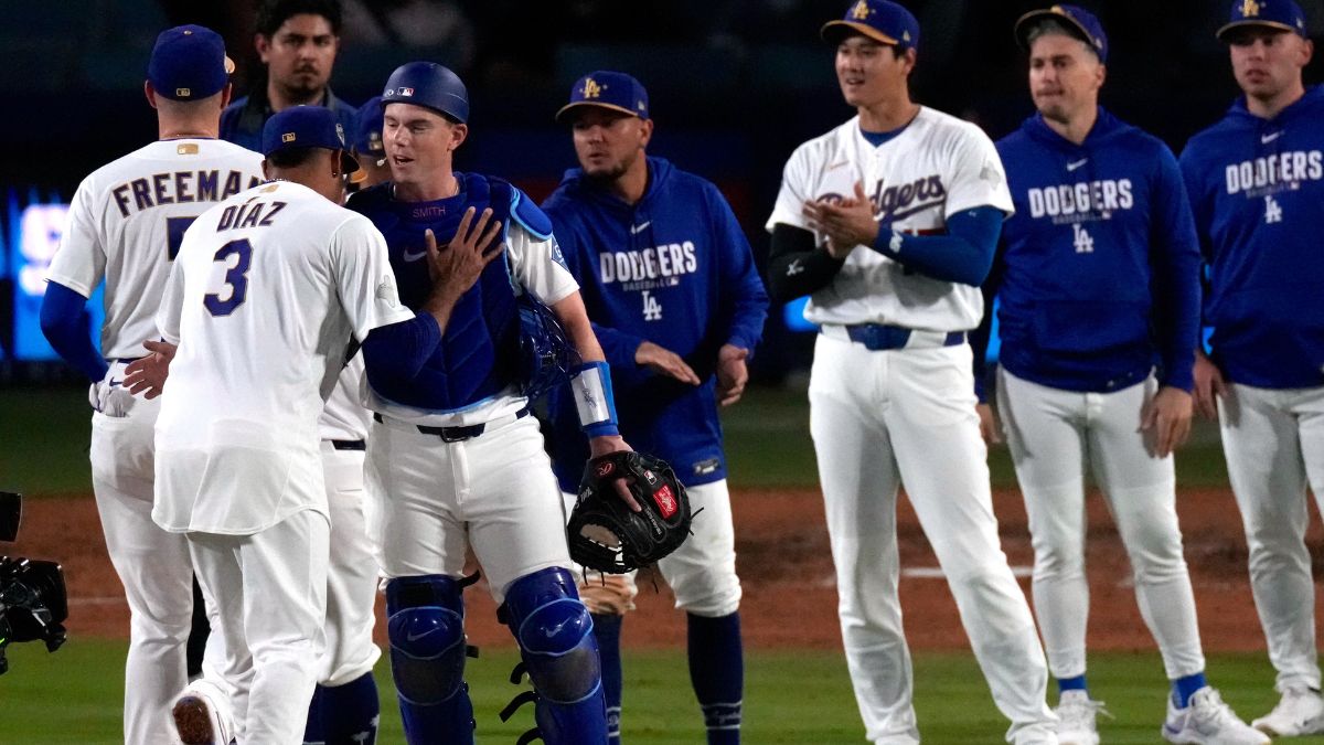 Dodgers de Los Ángeles en una de sus tres formaciones de victoria que tuvo en la serie ante Diamondbacks. Foto: Agencia AP.
