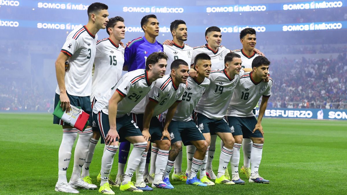 La Selección Mexicana antes del 0-0 ante Portugal en la reinauguración del Estadio Azteca. Foto: Mexsport.