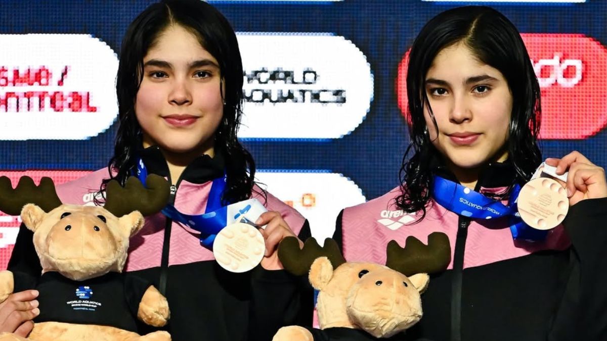 Lia y Mia Cueva con la medalla de bronce que lograron en Montreal 2026. Foto: Panam Sports Oficial.