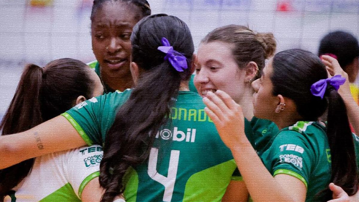 Leonas de León en su visita a Coronelas de Durango. Foto: Leonas Voleibol.