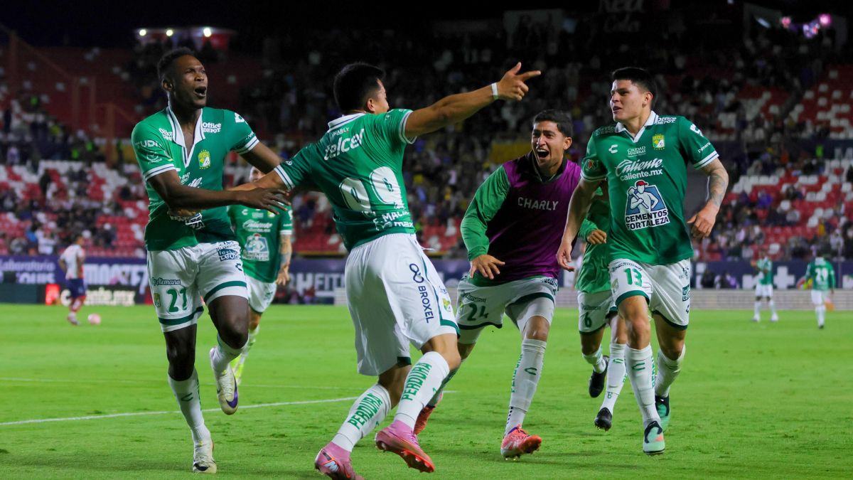 Emilio Rodríguez celebra su gol en el San Luis Vs León. MexSport.