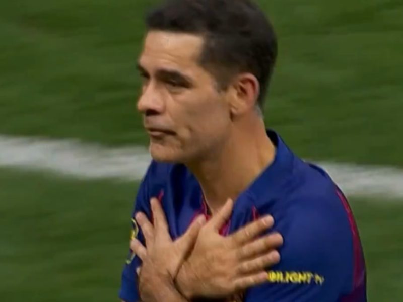 Rafa Márquez, ovacionado en partido de leyendas de FC Barcelona y Real Madrid