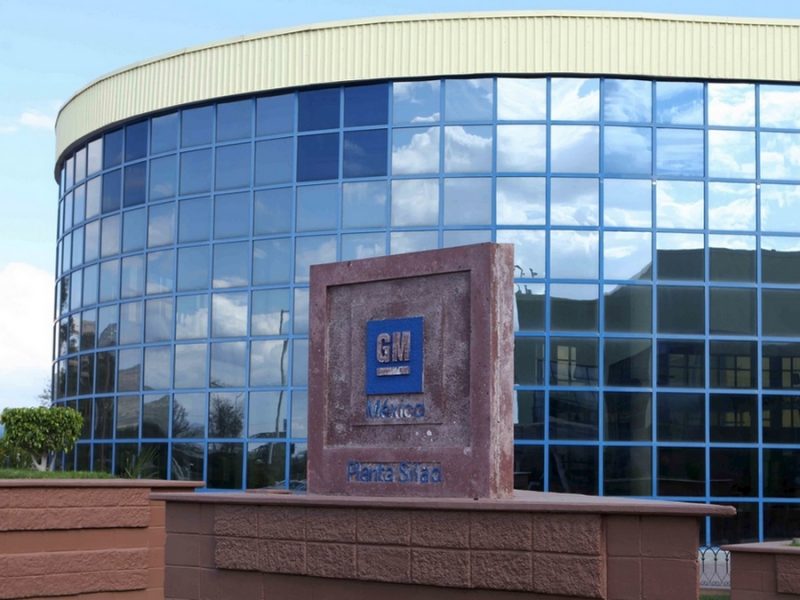 Ofrecen a trabajadores de General Motors Silao 15 % de incremento salarial