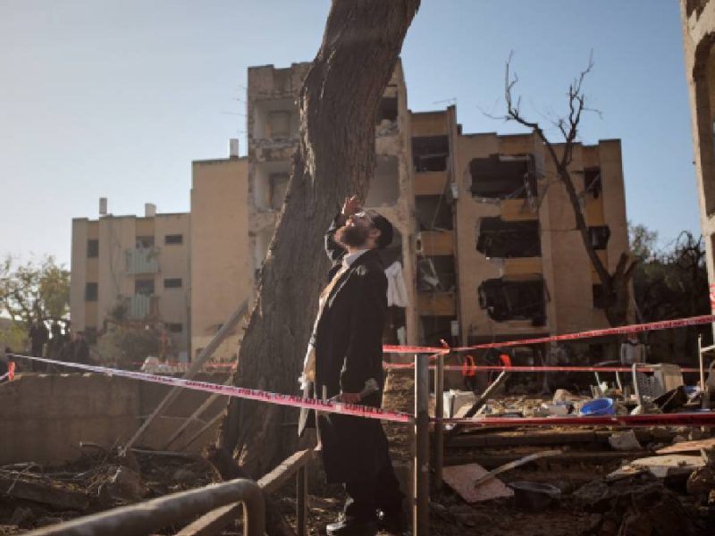 Irán amenaza con cerrar el estrecho de Ormuz y EU eleva la presión militar