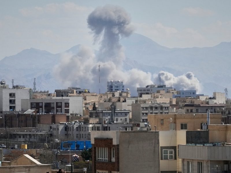 SRE revisa evacuación terrestre de mexicanos en Medio Oriente ante guerra en Irán