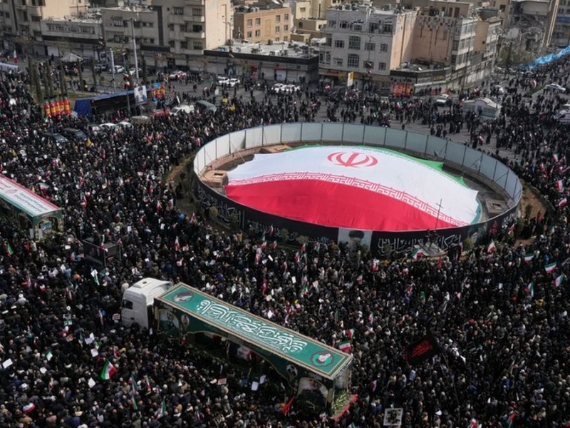 Irán ataca el Aeropuerto de Dubái y barcos comerciales; ONU exige cese de agresiones