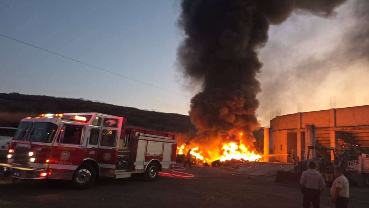 Incendio en Auditorio Municipal de Yuriria