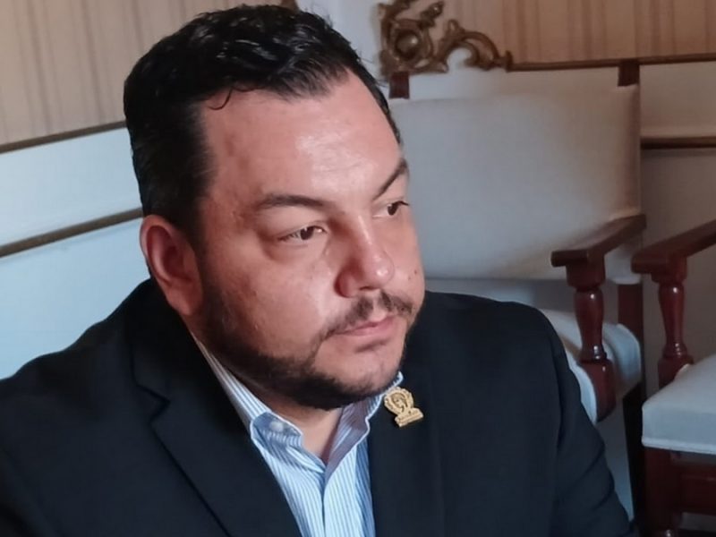 Valencia Gallo dilata proceso en su contra por golpear a comerciante; deberá comparecer