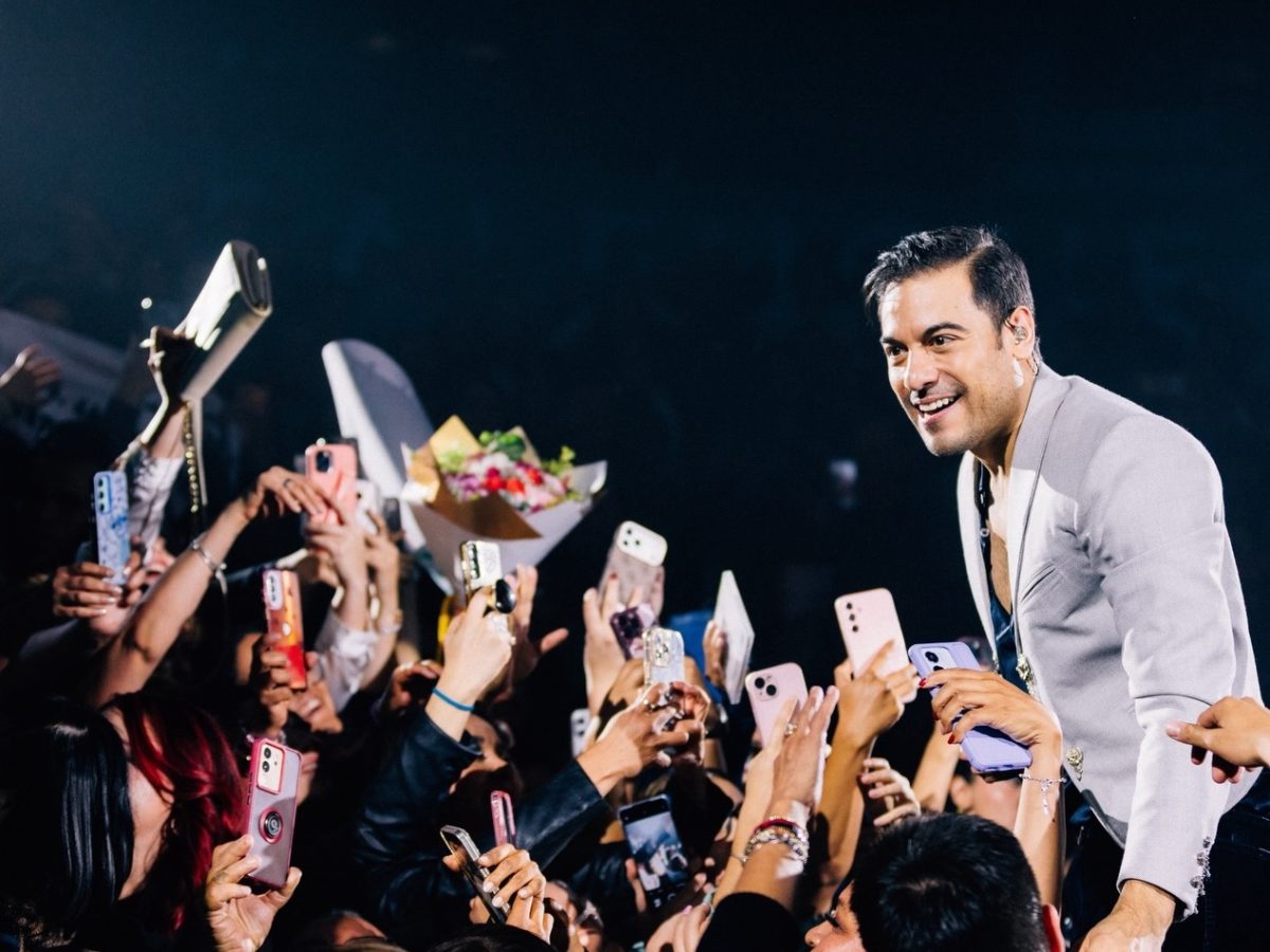 Feria de las Fresas 2026: Carlos Rivera se entrega al público entre gritos, aplausos y piropos