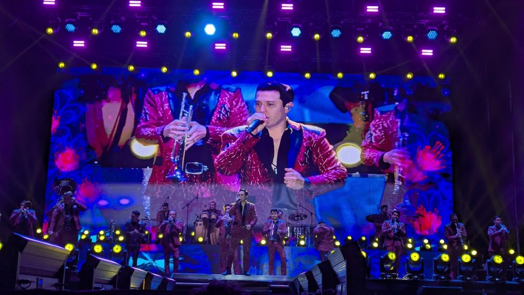 La Arrolladora Banda El Limón vuelve a llenar el Teatro del Pueblo de la Feria de las Fresas en Irapuato 13