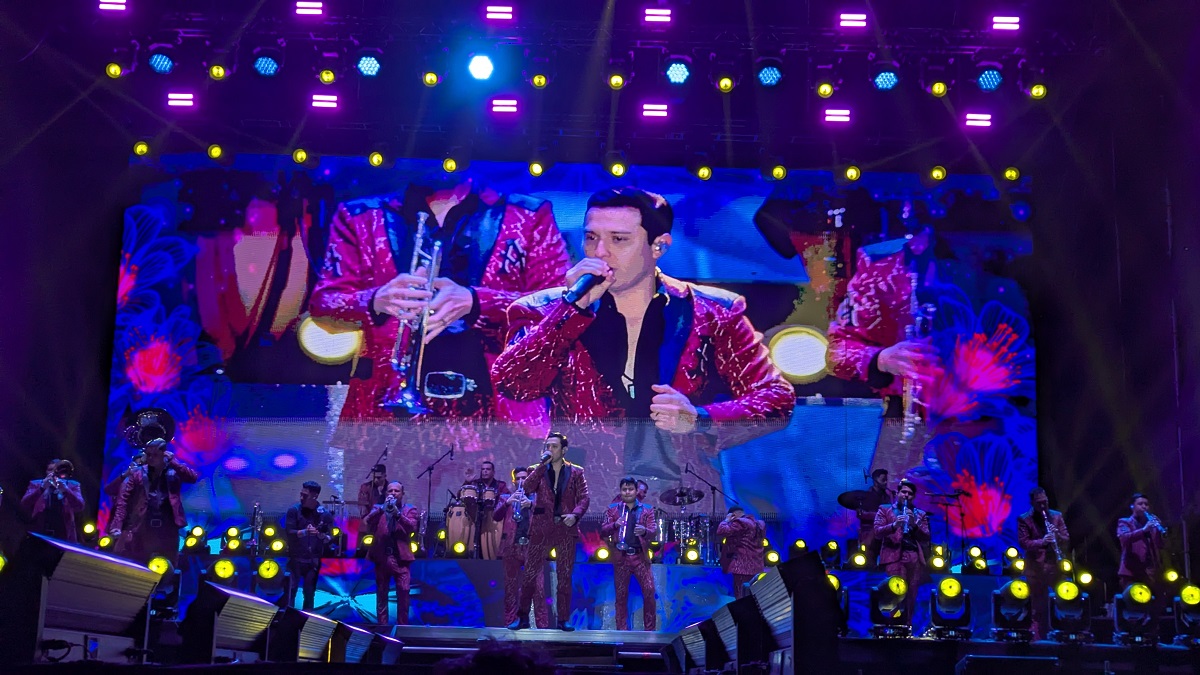 La Arrolladora Banda El Limón vuelve a llenar el Teatro del Pueblo de la Feria de las Fresas en Irapuato 13