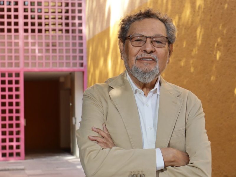 Élmer Mendoza presenta “La sirena y el jubilado”, un retrato social y político