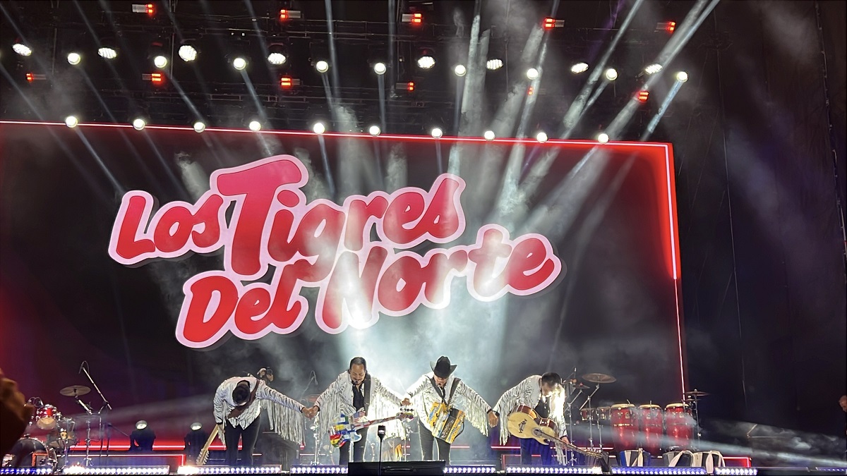 Los Tigres del Norte en la Feria de las Fresas 2026 (1)