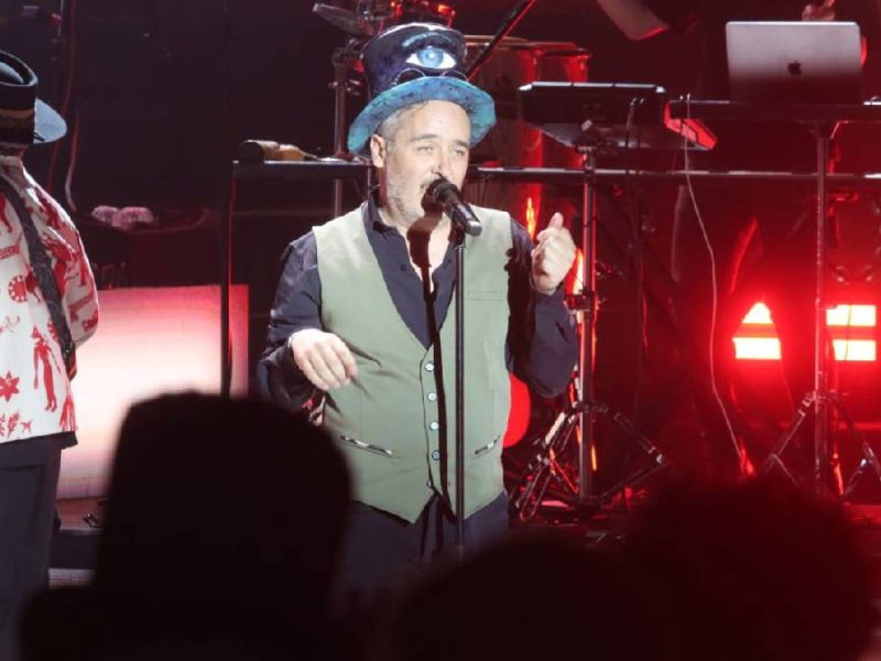Love of Lesbian se despide de León con un viaje emocional en el Foro del Lago