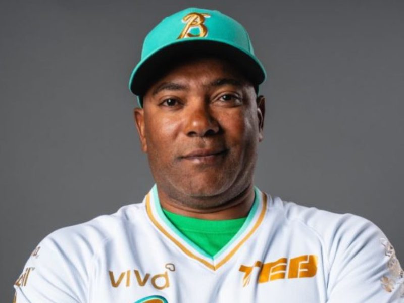 Miguel Tejada llegó para dirigir a los Bravos de León