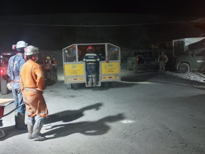 Rescatan vivo al primer minero atrapado en Sinaloa; todavía no hay noticias del guanajuatense