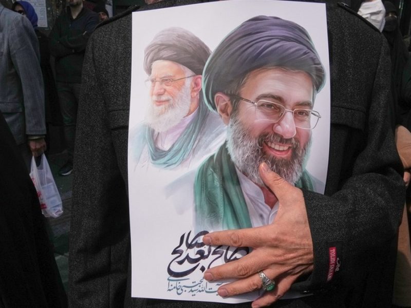 Arremete EU contra CNN por transmitir mensaje de nuevo líder de Irán que amaga con vengar muerte de iraníes