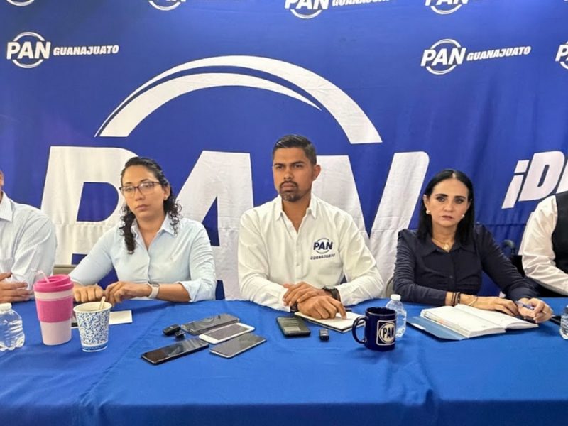 Acusan a suspueta esposa del director de Contabilidad de Celaya de obtener contratos y apoyos sociales