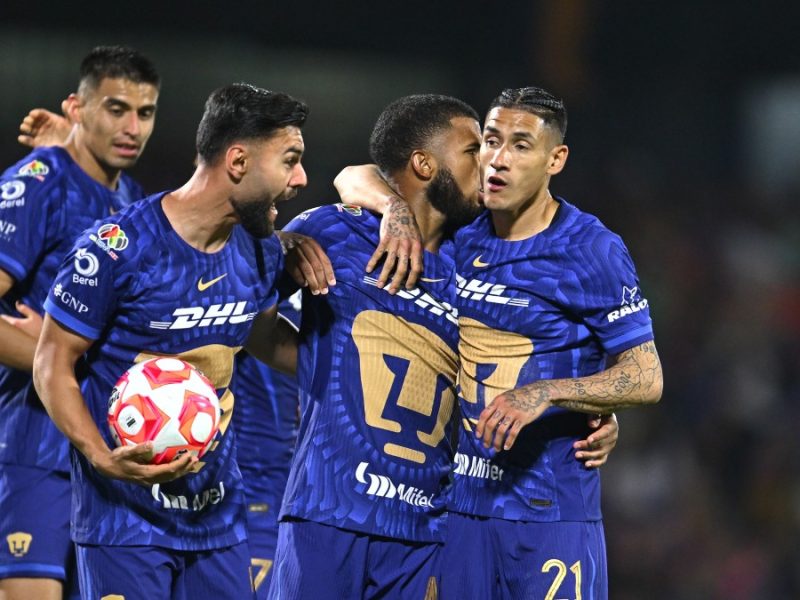 Con diez, Pumas reacciona y empata contra Cruz Azul 