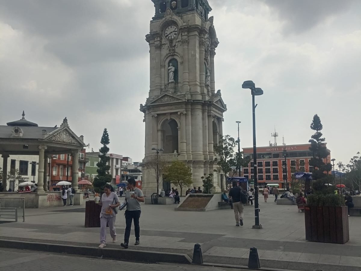 Después del 8M, ni un rasguño al Reloj Monumental