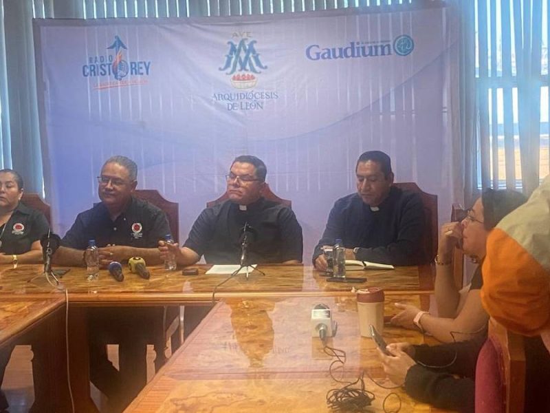 Iglesia católica alerta por crisis en el matrimonio y auge de “perrhijos”