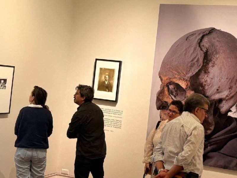 Llega “Tierra Ósea” a Guanajuato: 20 piezas que documentan la memoria, el duelo y la traición