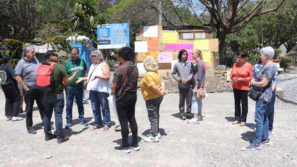 Vecinos de la col. Andrade se unen para protestar (17)