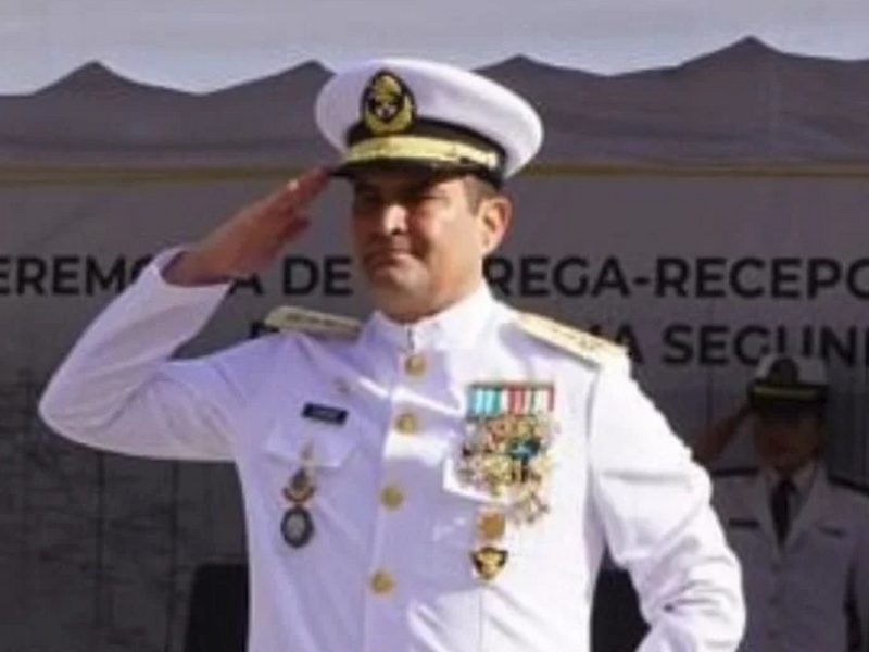 Ordenan a FGR entregar expediente a defensa de vicealmirante acusado de huachicol fiscal