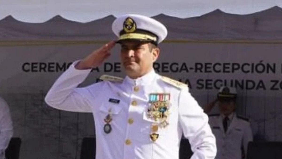 El Vicealmirante Manuel Roberto Farías Laguna