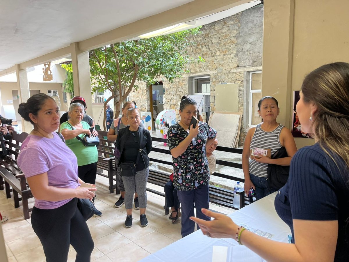 Arranca distribución de accesos para la ponencia de Paola Rojas en Huejutla