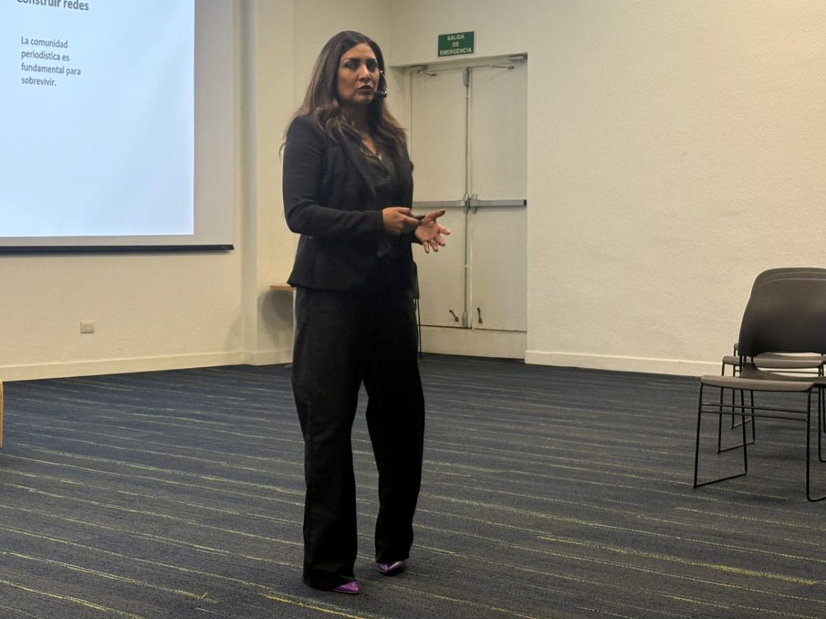 Entre amenazas y prejuicios: Sandra Romandía expone retos del periodismo femenino