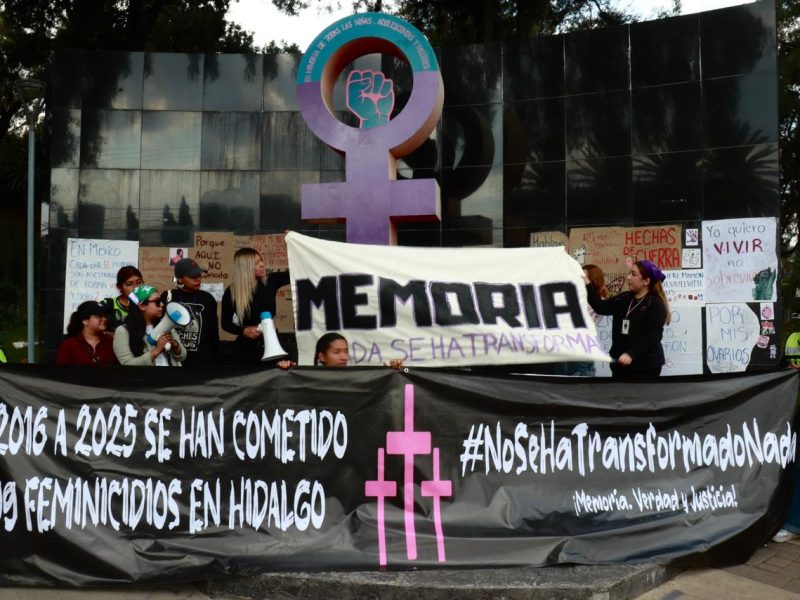 SEIINAC realiza recorrido y pega peticiones en la Monumental a la Mujer