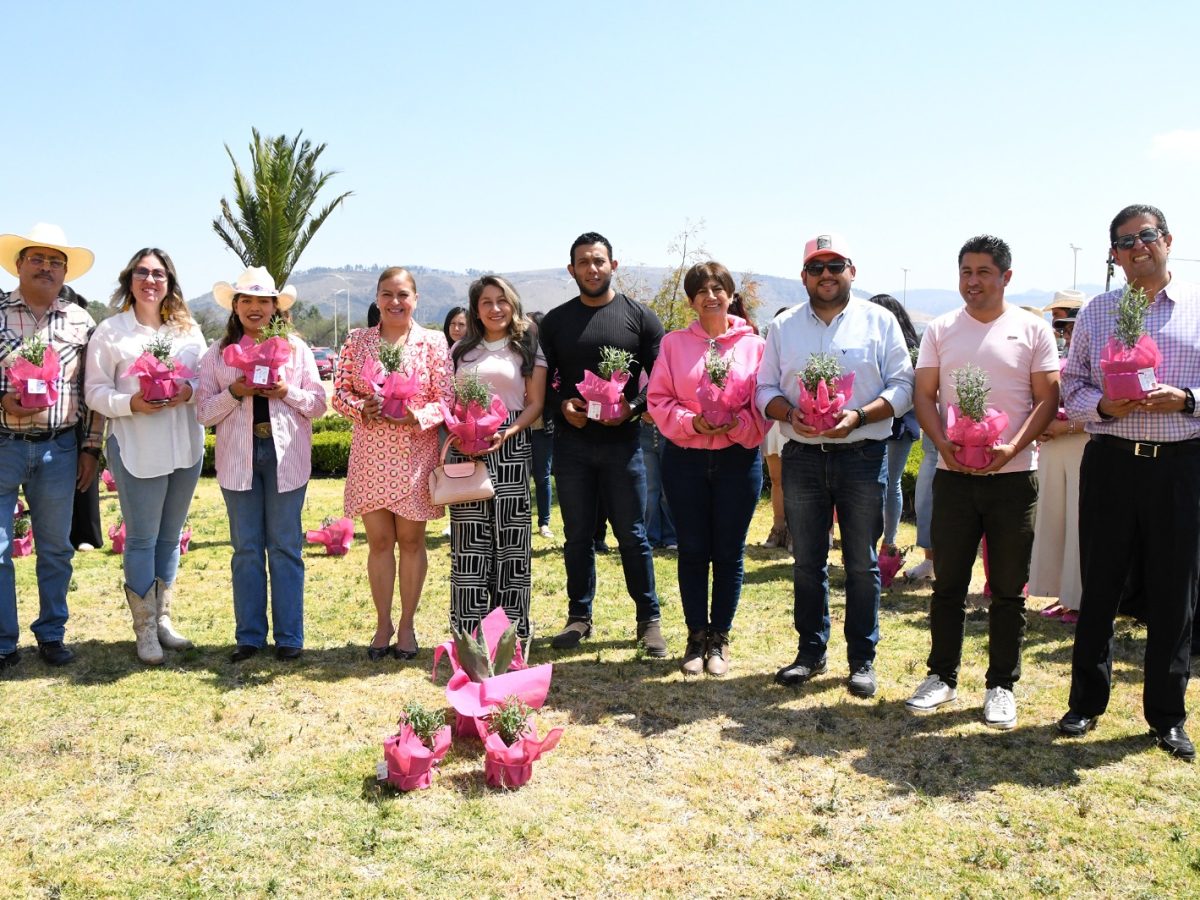 Reconocen a mujeres del campo en Tulancingo