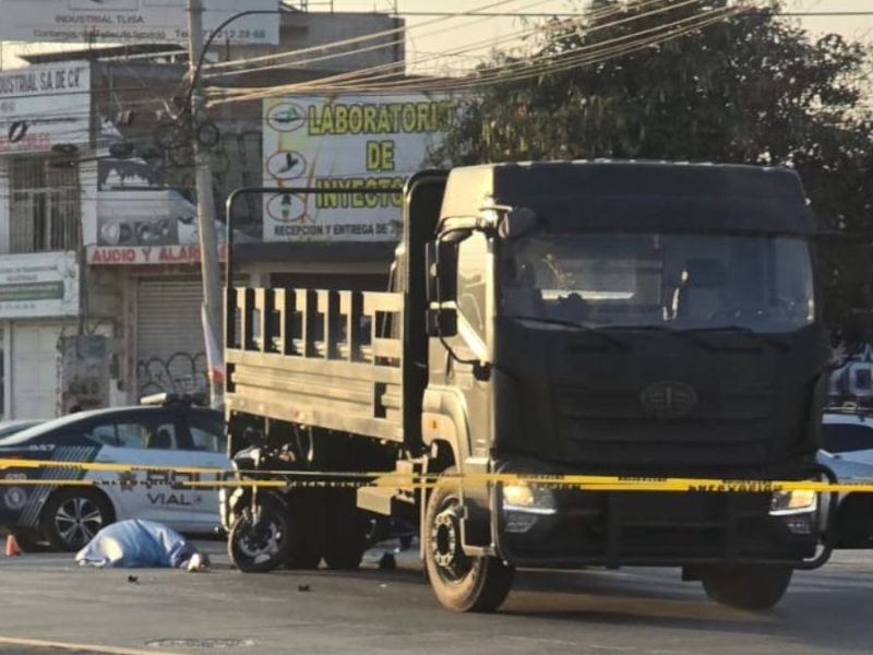Abraham muere tras accidente en León; choca contra camión del Ejército que dio vuelta prohibida