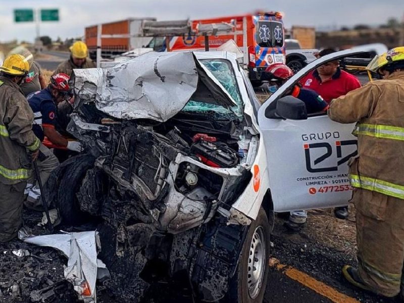 Cuatro heridos en aparatoso choque en el Libramiento norte