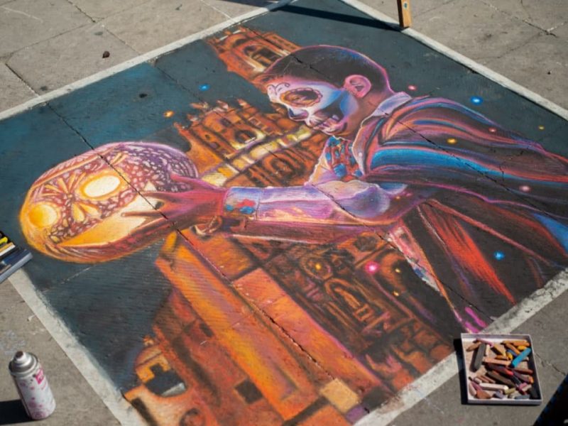 “Angelucho”: El artista emergente que conecta el presente con las tradiciones mexicanas