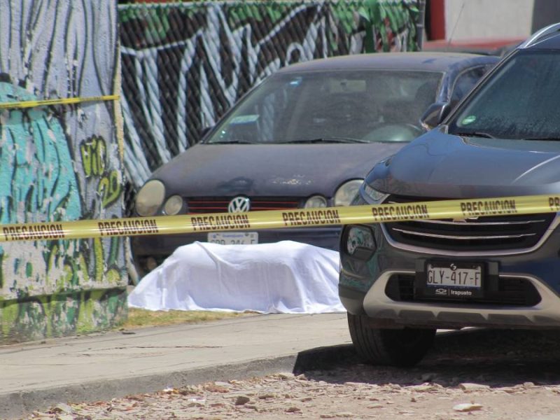 Ya los esperaban: Sicarios balean a dos hombres en la San Miguelito de Irapuato; uno muere y queda herido