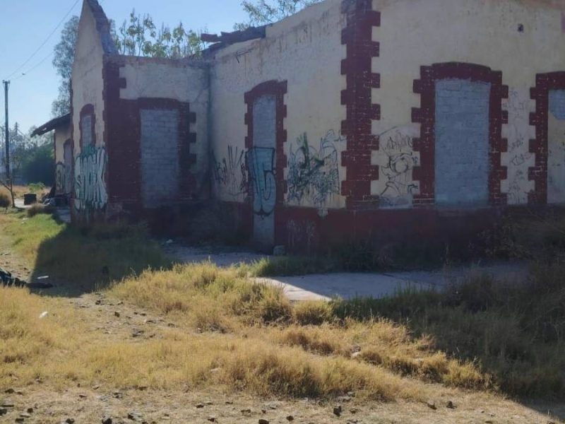 Ciclista intenta ganarle el paso al tren y termina atropellado en Cortazar