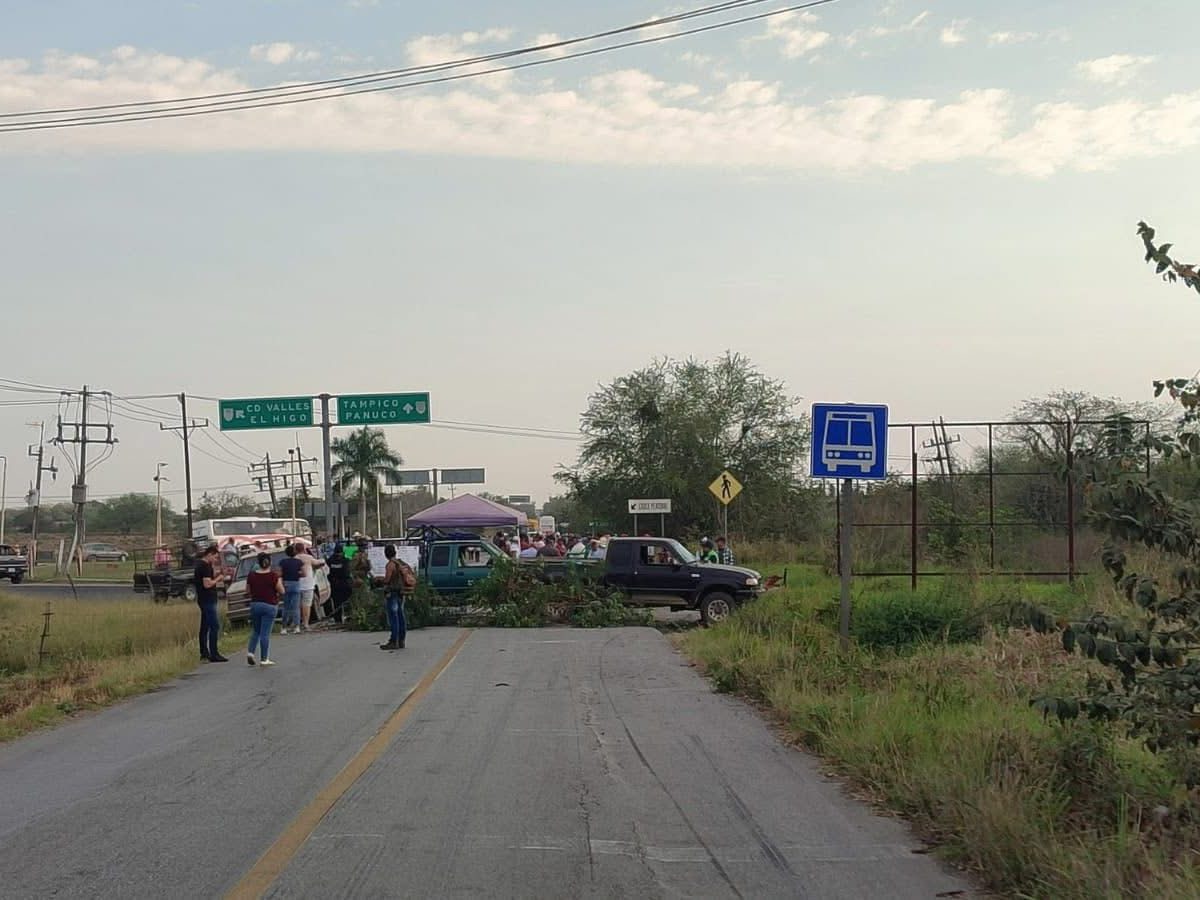 Bloquean carretera Tampico–Huejutla